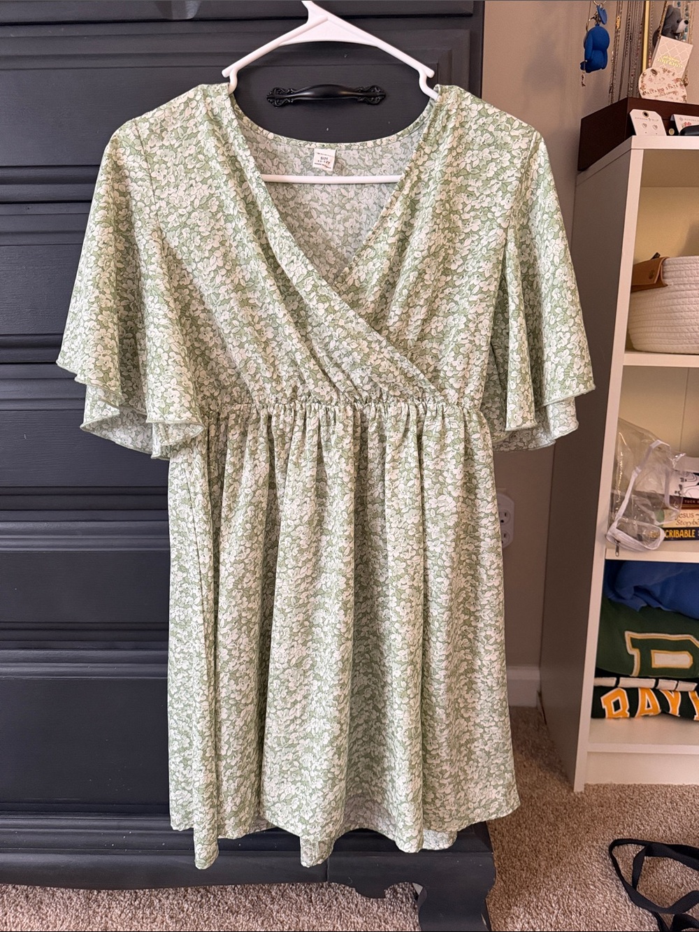SHEIN Light Green Floral Wrap-Style Kids Casual Dress